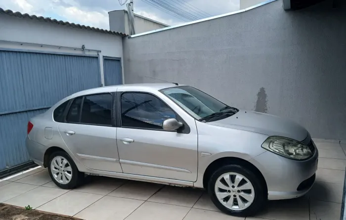Renault Symbol Privilège Hi-flex 1.6 16V 4P 2011