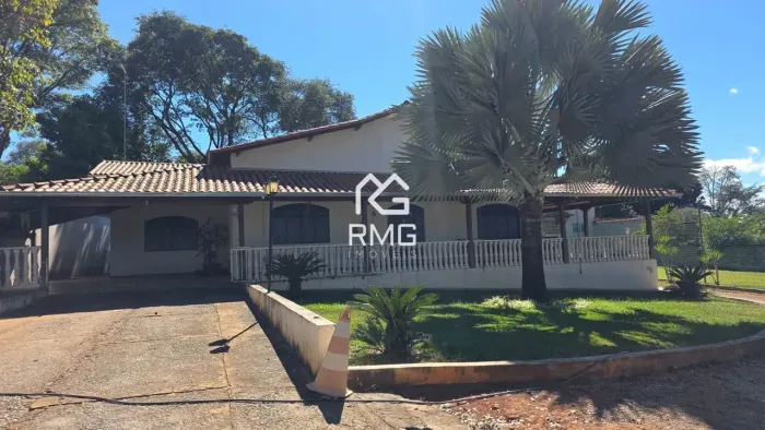 Imóvel para venda tem 212 metros quadrados com 3 quartos em Mocambeiro - Matozinhos - MG