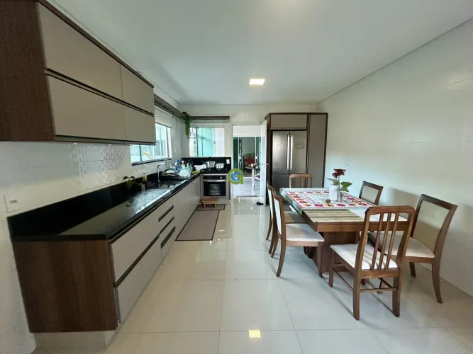 Casa 5 dormitórios à venda Fazenda Santo Antônio São José/SC