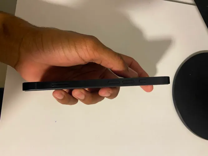iPhone 16e