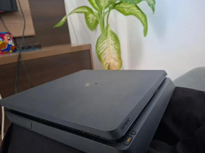 Vende Playstation 4 Slim