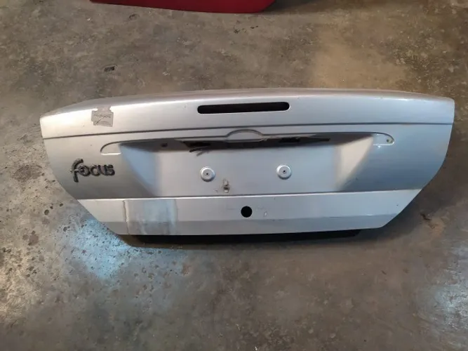 Tampa Traseira Focus Sedan 2001 2002 2003 2004 2005 2006 2007 2008