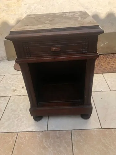 Mesa De Cabeceira Em Peroba Do Campo Estilo Império