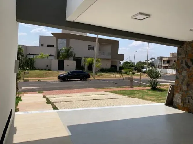 Casa em Condomínio à venda, 3 quartos, 3 suítes, 4 vagas, Varanda Sul - UBERLANDIA/MG