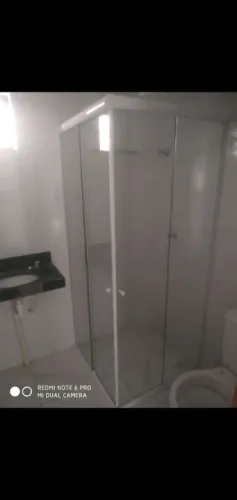 Box para banheiro, espelhos, gabinete para pias, mesas, prateleiras, janelas, varandas.