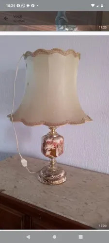 Abajur de Mesa Decorativo a base quebrou um.pedaço e precisa ser colada