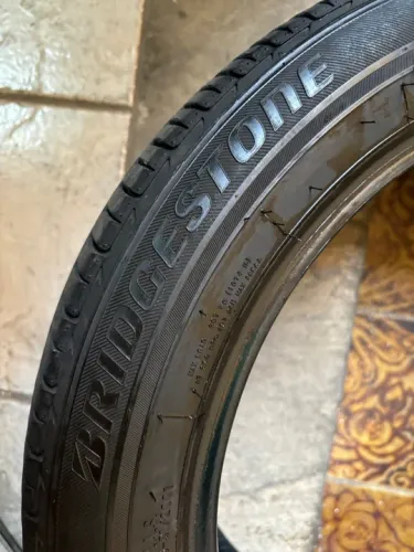 Pneu 185/55/16 semi novo 90% de borracha com conserto