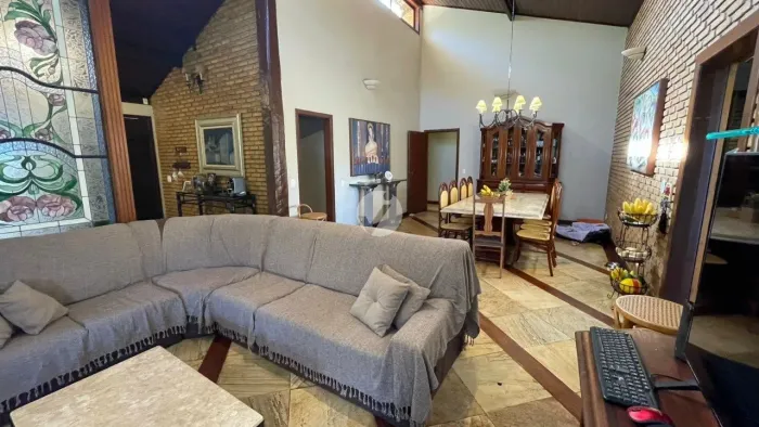 Casa a venda no condomínio Ville de Monatgne