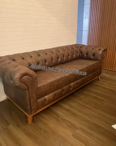 Sofá Chesterfield de três lugares 