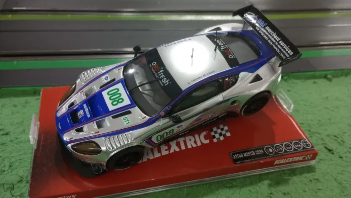 Carro de autorama Aston Martin DBR9 Scalextric