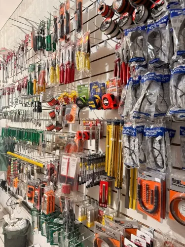 Ferragista completa a venda 