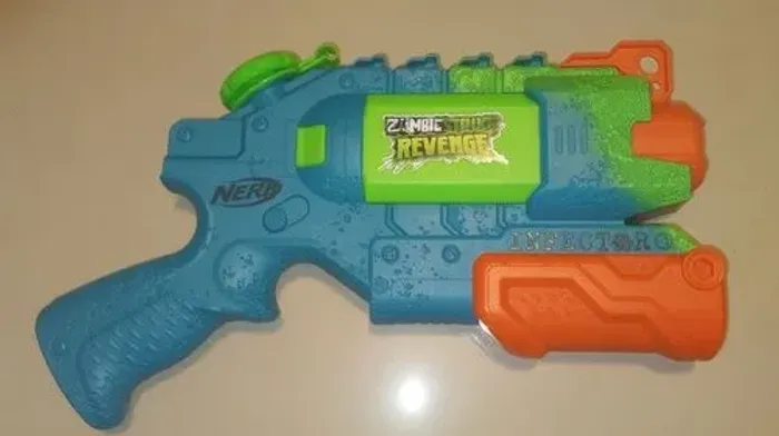 Pistola Nerf Zombie Strike Revenge - Água