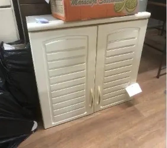 Armário com portas chanfrado