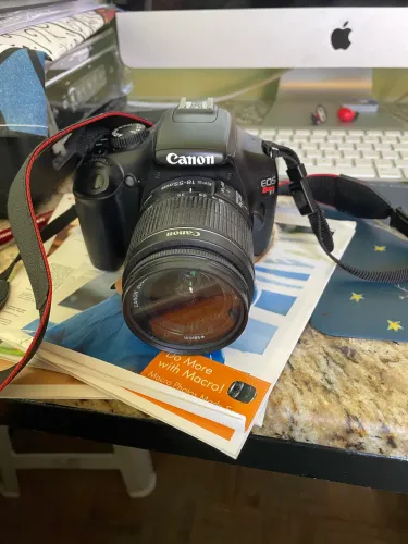 Câmera Cânon EOS Rebel T3