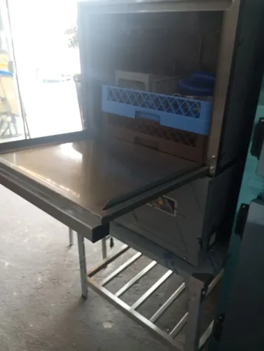 NZ. Máquina de lavar louça industrial NETTER