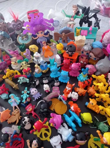 Diversas miniaturas VAI 150 ITENS!