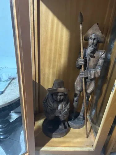 Par de Esculturas em Madeira Don Quixote e Sancho - Decoração Artesanal