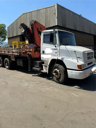 Caminhão 1620 com munck