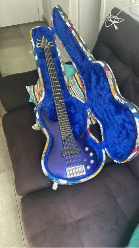 Baixo cort curbow 5 cordas com case 