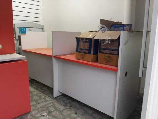 Mesa / balcão de atendimento