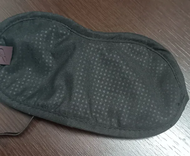 Máscara de dormir preta