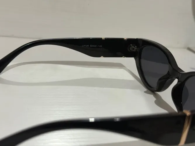 Óculos de Sol Preto Elegante - LH126 marca Versace novo 