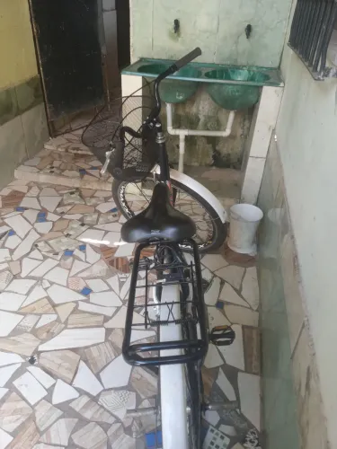 Bicicleta Poty com cestinha