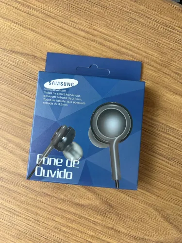 Fone de ouvido Samsung com fio
