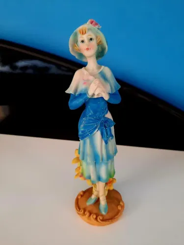 Estatueta dama antiga