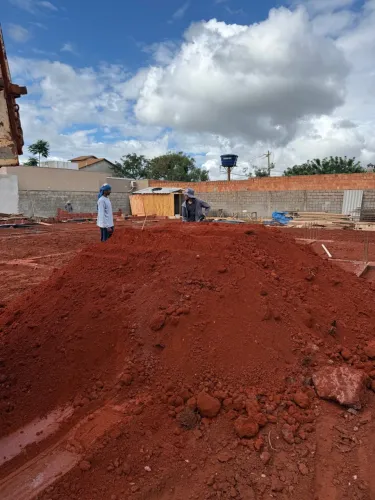 Aterro vermelho - Terra boa