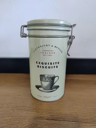 Caixa de Biscoitos Cartwright & Butler - Edição Limitada