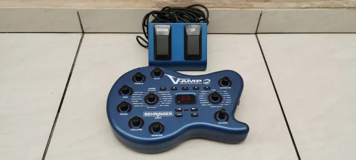 Pedaleira de guitarra V-amp 2 Behringer
