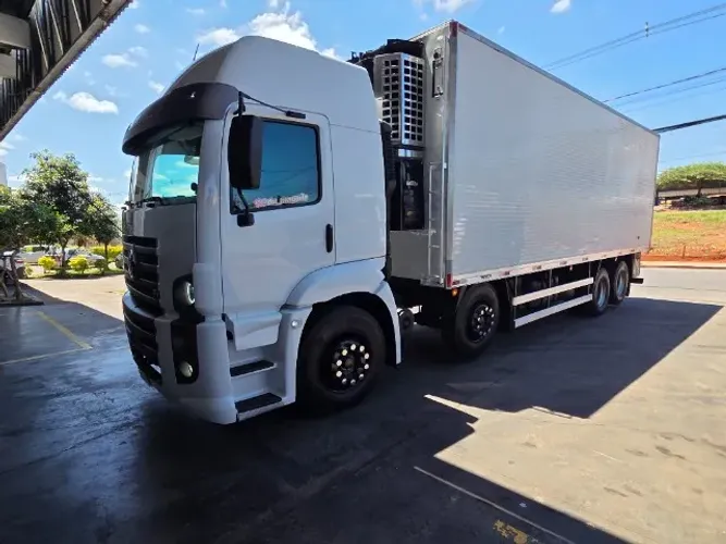 Vw 24330/20/21 cabine estendida 8x2 baú frigorífico ou chassis 