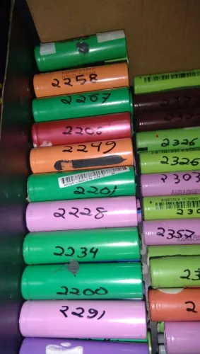 30 baterias de Lítio Recarregáveis 220mAh modelo 18650