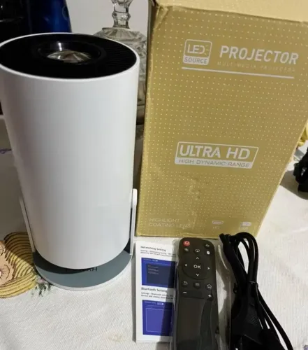 Projetor Portátil LED Ultra HD (entrego)