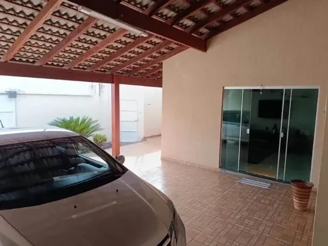 Casa em Samambaia (Entr+Parc)