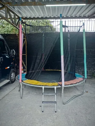 Trampolím infantil para diversão em casa!