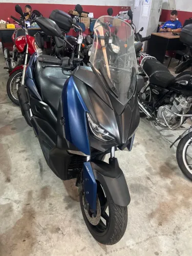 Xmax 2021/21 muito nova