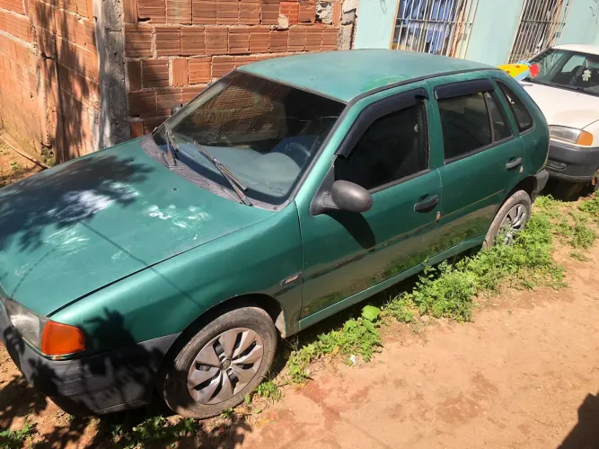 Gol G2 4 portas ano 2000