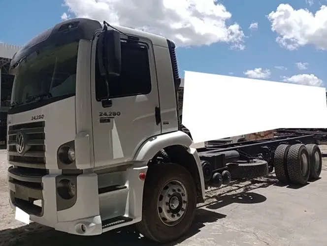 VW 24280 const 6x2 ano 2012