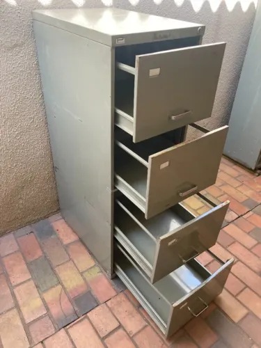 Arquivo em metal 4 gavetas