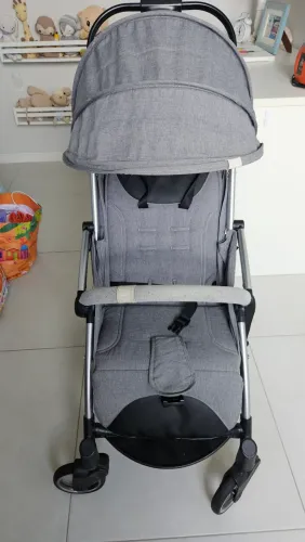 Carrinho de bebê chico