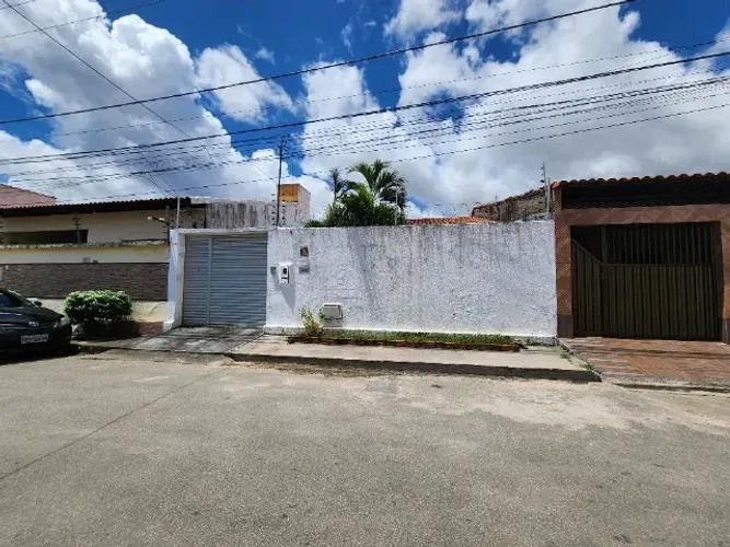 Casa à Venda no Residencial Araras/Cohama - Compacta, Confortável e ótima localização