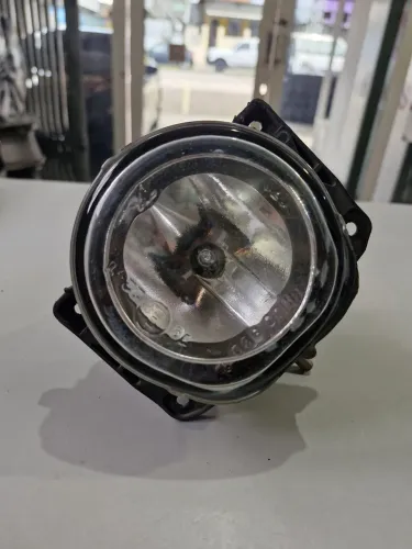 Farol de neblina genuíno Fiat, usado lente de vidro e lâmpada.