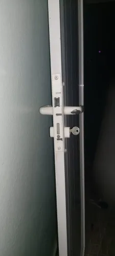 portao em aluminio branco