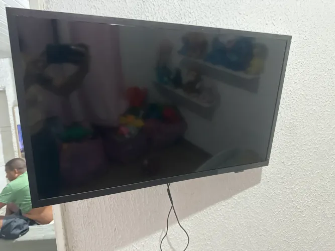 Vendo Smart TV Samsung 32" HD Tizen HDR Wi-Fi HDMI Bivolt Preta 