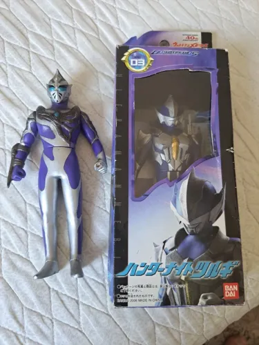  Bonecos Bandai Ultraman Hydra 2000 e o Ultraman Hikari
