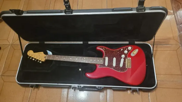 GUITARRA FENDER DELUXE PLAYER'S STRATOCASTER 2010 + CASE SKB