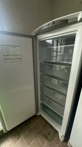 Freezer Vertical Consul CVU26