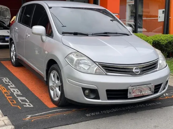 Nissan Tiida S 1.8/1.8 Flex 16V Aut. 2012